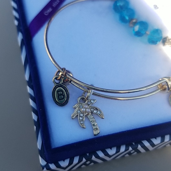 3/$20💋Bella Perlina Bracelet Set - Picture 4 of 4